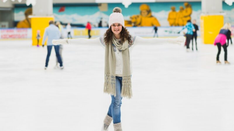 Multi-sezonowa hala sportowa w Brodnicy: lodowisko zimą, boisko rekreacyjne latem