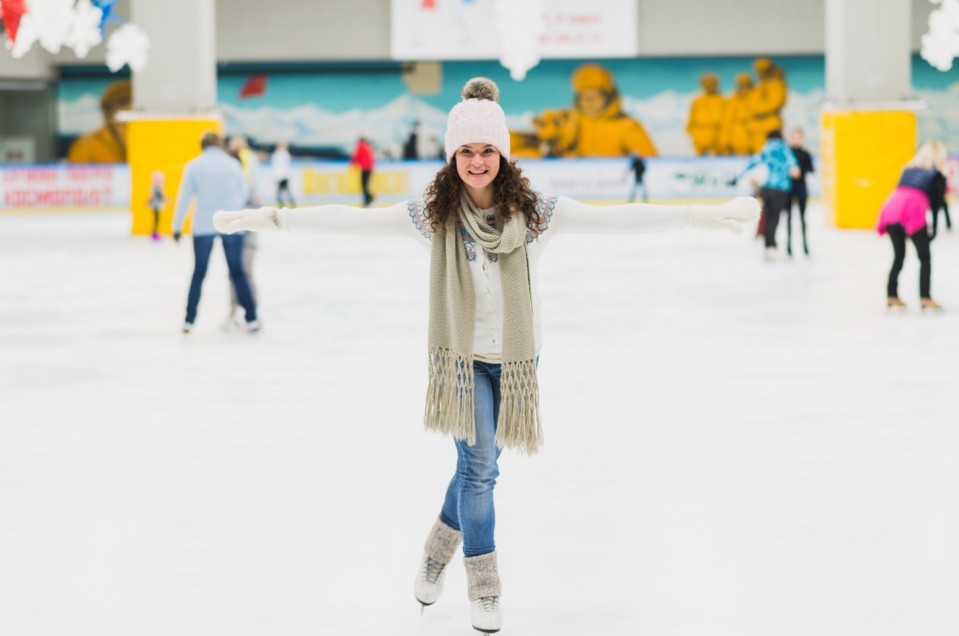 Multi-sezonowa hala sportowa w Brodnicy: lodowisko zimą, boisko rekreacyjne latem