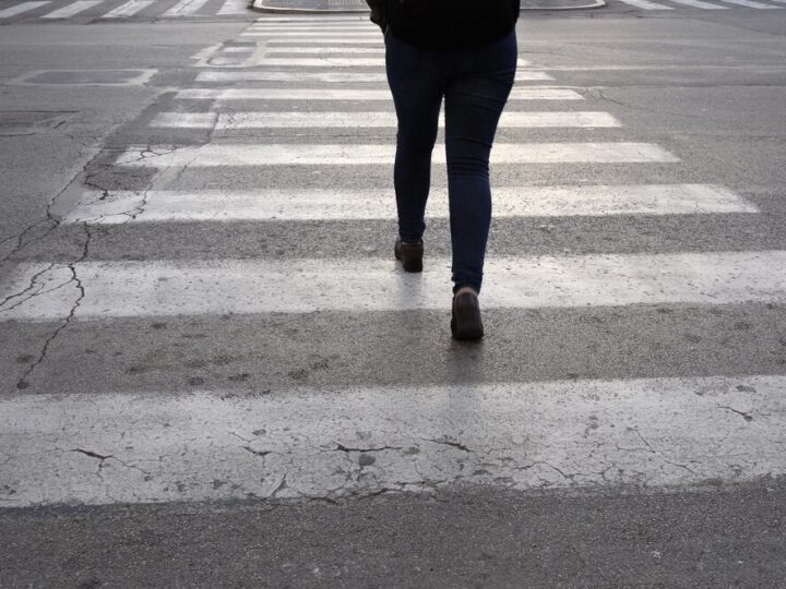 Bezpieczni Piesi – Policja Kontroluje Ruch na Kujawach