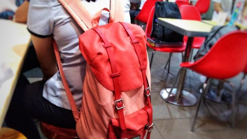 Policjanci edukują dzieci o bezpieczeństwie w ramach „Bezpiecznych ferii”