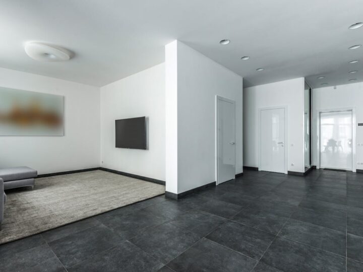 Jak zamontować panele przypodłogowe krok po kroku?